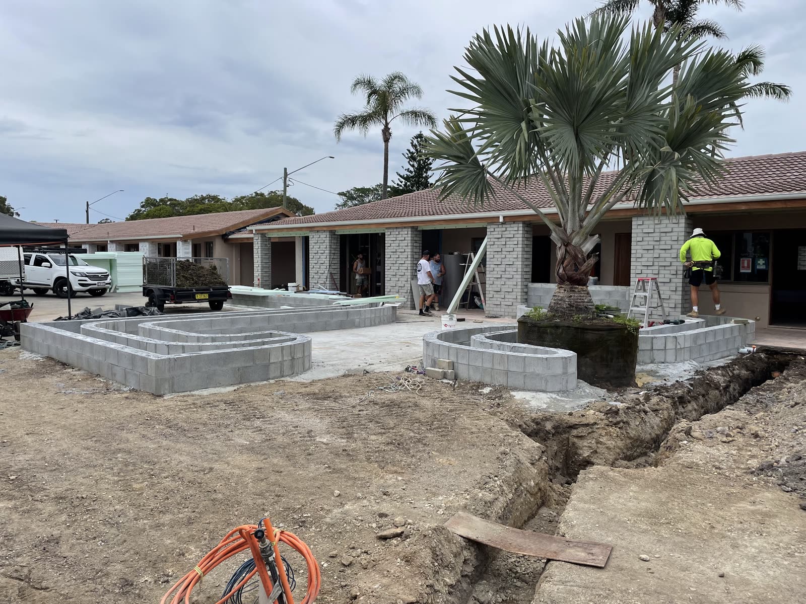 Frente de una casa en plena obra