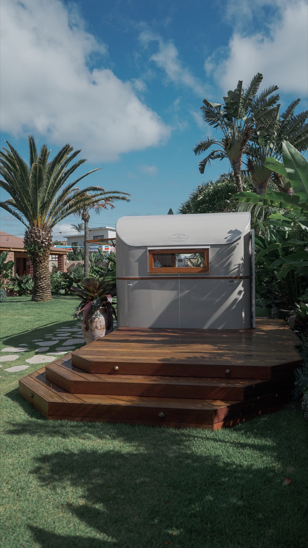 The Swell Hotel — deck de madera