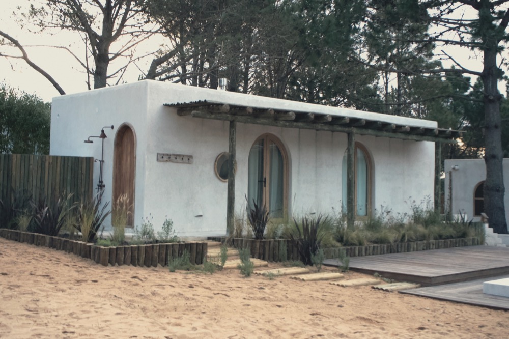 La casa entre los pinos